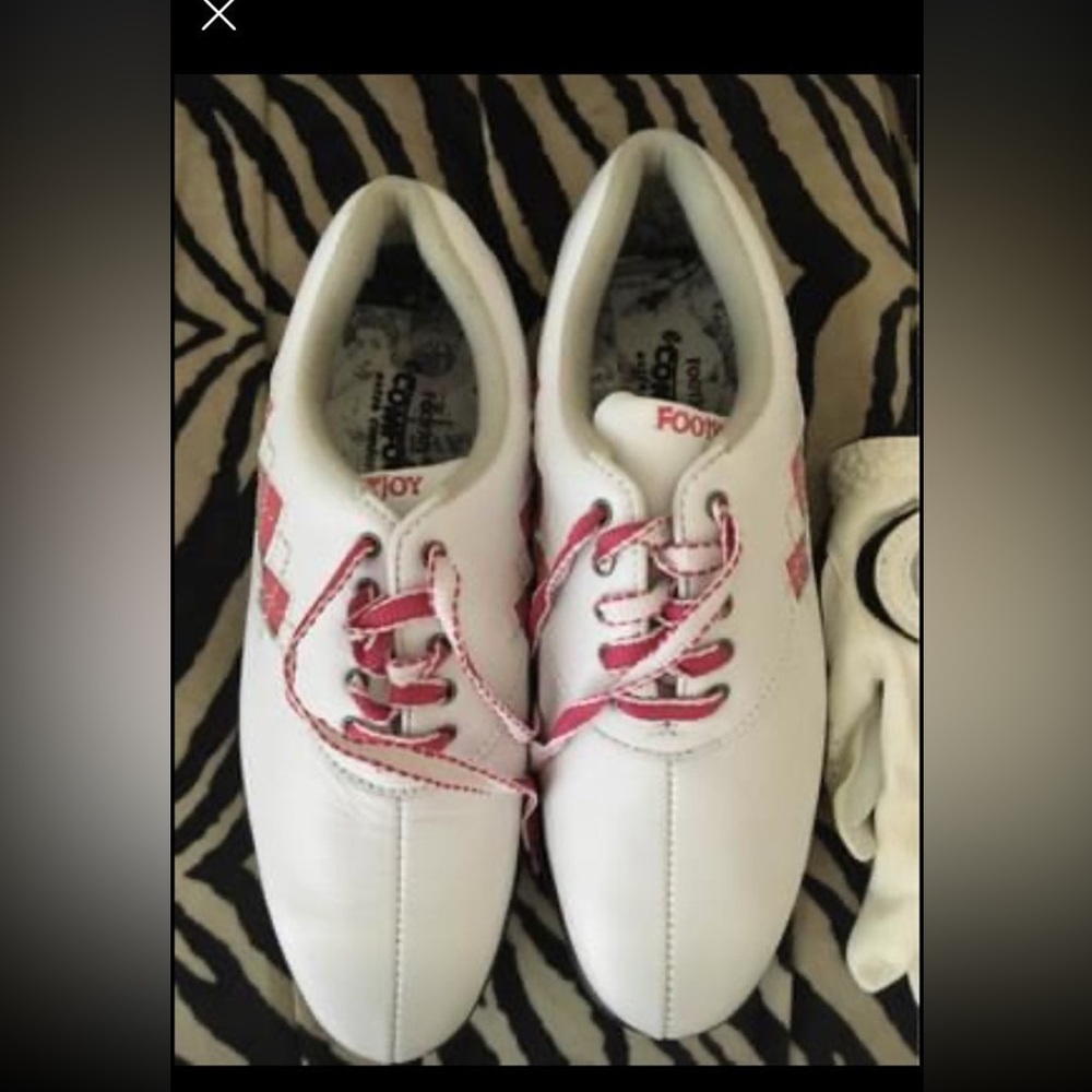Ladies New leather Golf Shoes available. Footjoy size 6